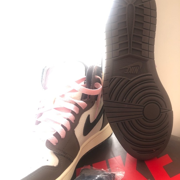 COPY - Nike Air Jordan 1 High MOCHA - Picture 4 of 5